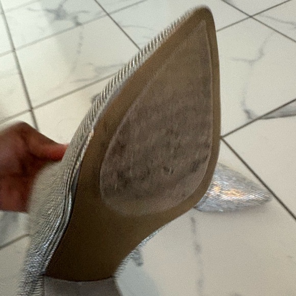 Elegant Silver Women's Shoes - Picture 4 of 7